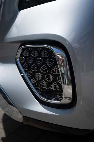 Close-up of Maybach grille and camera