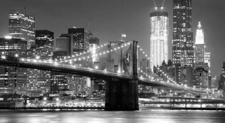 Brooklyn Bridge and Manhattan skyline at night