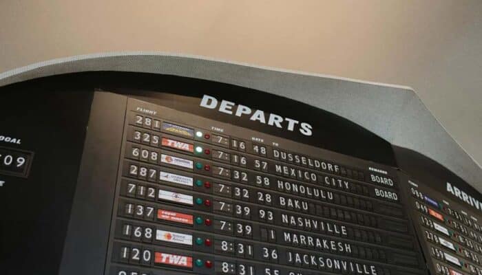 6 benefits of hiring an airport limousine service