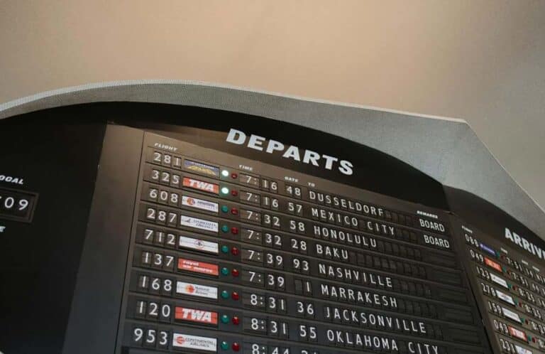 6 benefits of hiring an airport limousine service