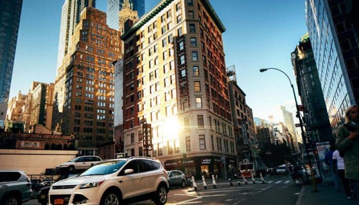 executive nyc limousine taxis: expert luggage assistance for clients