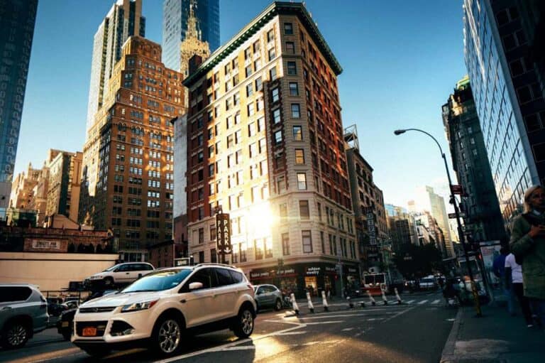 executive nyc limousine taxis: expert luggage assistance for clients