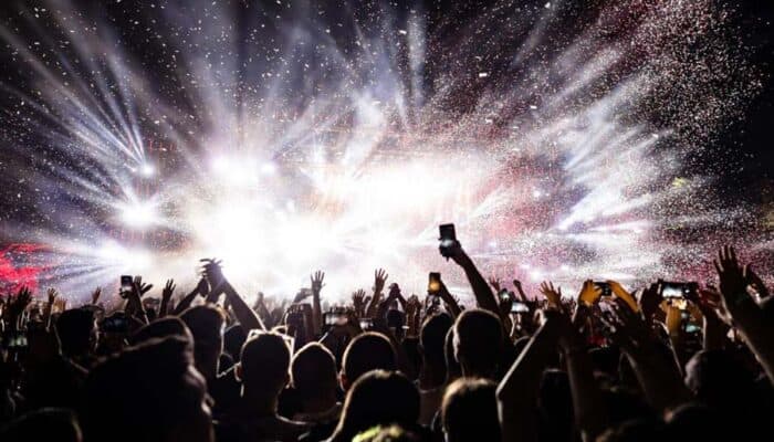 group transportation to concerts and events with bubz limos
