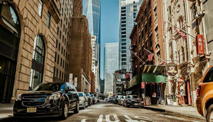 affordable manhattan limo services for airport transfers and night outs