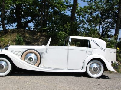 the great limousine debate: what sets a stretch limo apart?