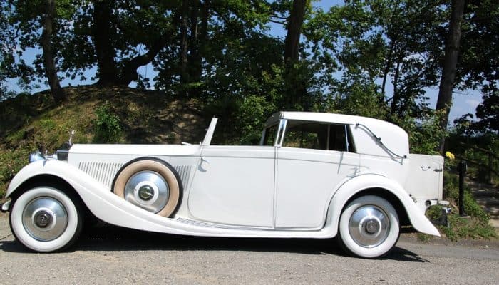 the great limousine debate: what sets a stretch limo apart?